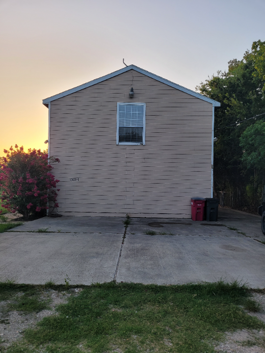 1301-1301 S Country Dr in Alvin, TX - Building Photo