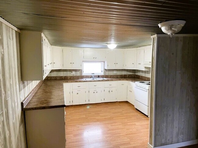 515 E Elm St in Gaston, IN - Building Photo - Building Photo