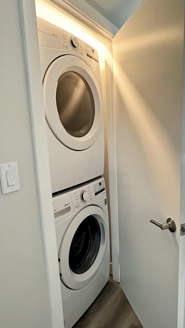 244 N Almont Dr, Unit 3bd 3bath