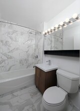 410 W 53rd St in New York, NY - Building Photo - Building Photo