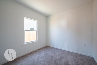 2812 N Janice Ave in Fresno, CA - Building Photo - Building Photo
