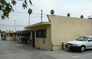 8115 S Figueroa St in Los Angeles, CA - Foto de edificio - Building Photo