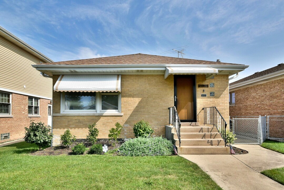 7309 N Ottawa Ave in Chicago, IL - Foto de edificio