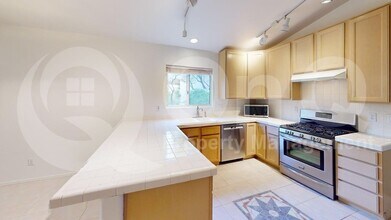 144 E Mesquite Crest Pl in Oro Valley, AZ - Building Photo - Building Photo
