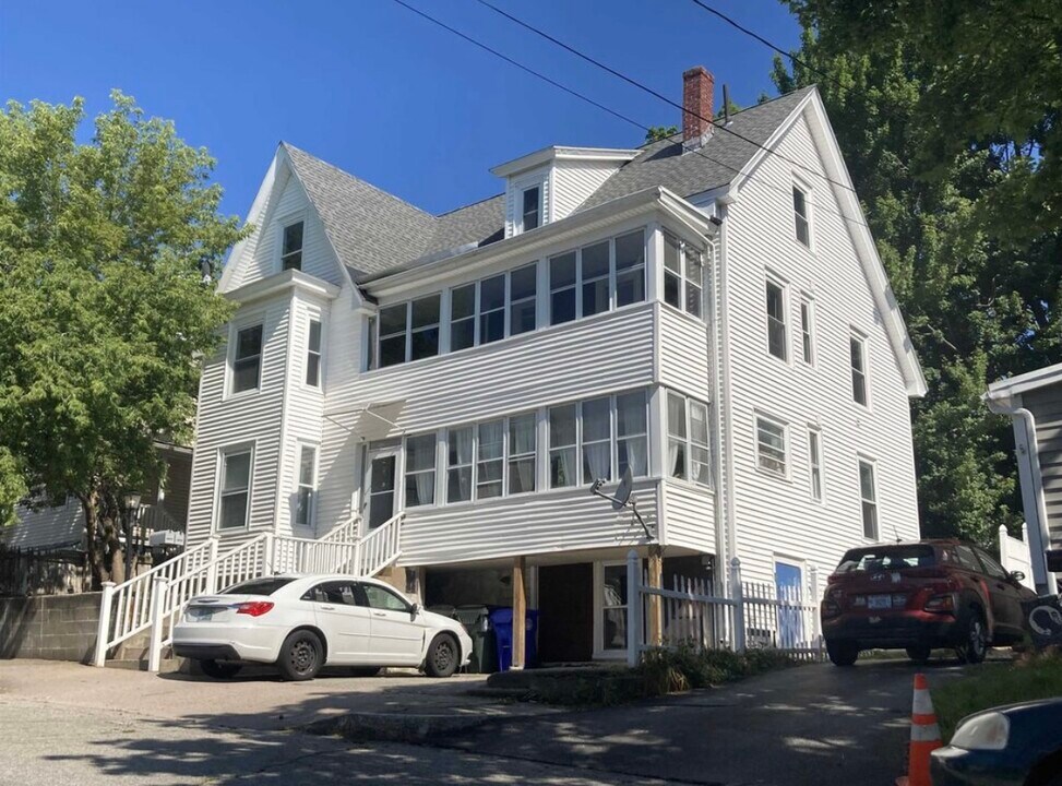440 Laurel St, Unit 2 in Manchester, NH - Building Photo