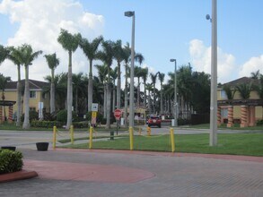 2460 SE 16th Terrace in Homestead, FL - Building Photo - Building Photo