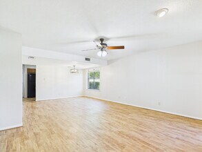 107 Frederick Rd in Fredericksburg, TX - Building Photo - Building Photo