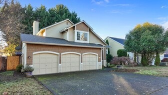 11913 SE 203rd St in Kent, WA - Building Photo