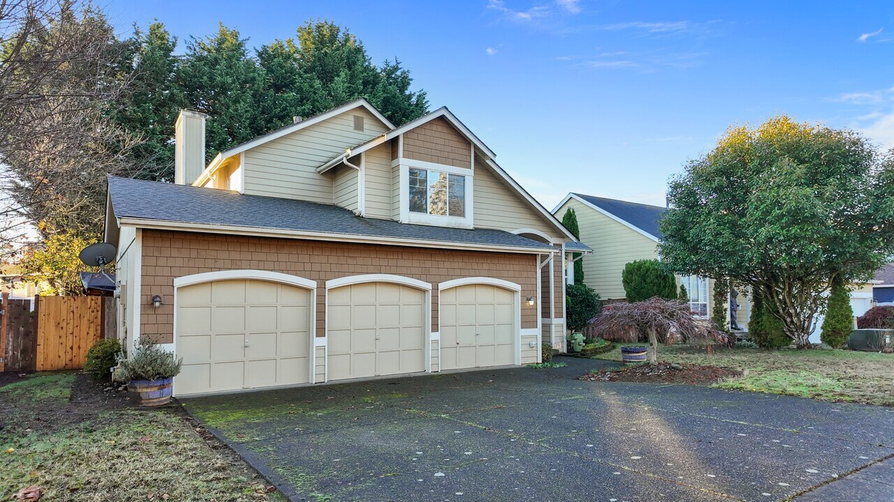 11913 SE 203rd St in Kent, WA - Building Photo