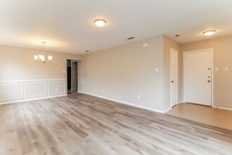 8128 Twin Oaks Trail in Fort Worth, TX - Foto de edificio - Building Photo