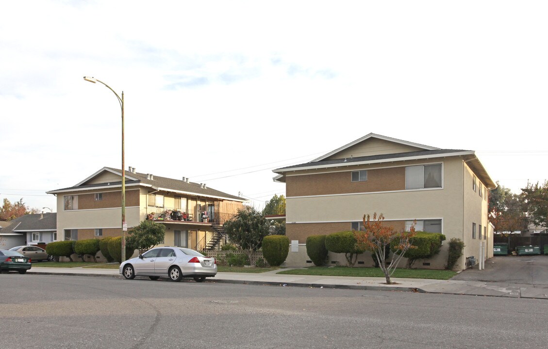 5384-5398 Dellwood Way in San Jose, CA - Foto de edificio