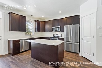 323 E Pages Ln-Unit -5 in Centerville, UT - Foto de edificio - Building Photo