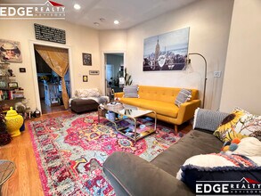 54 Carleton St, Unit 2 in Newton, MA - Building Photo - Building Photo