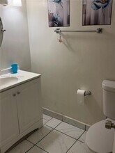 1400 NE 191st St in Miami, FL - Foto de edificio - Building Photo