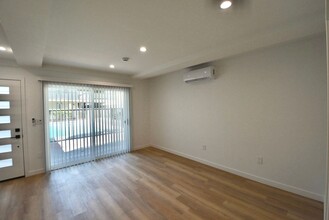 7350 Kester Ave, Unit 125 in Los Angeles, CA - Building Photo - Building Photo