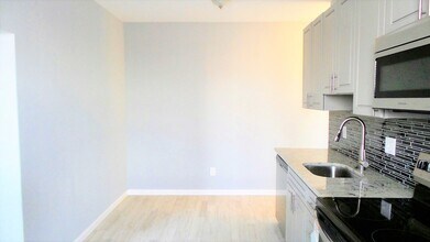 1640 Wolf St in Philadelphia, PA - Building Photo - Building Photo