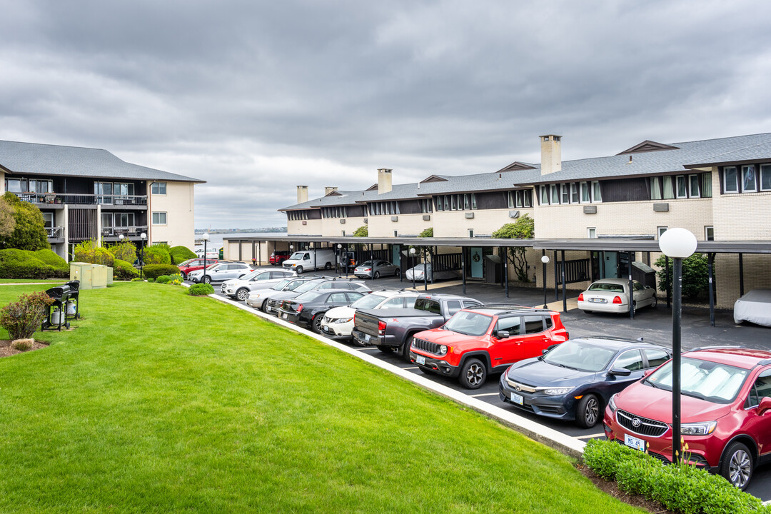 Narragansett Village Condominiums in Warwick, RI - Foto de edificio