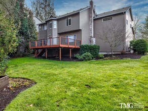 8274 SW 67th Pl in Portland, OR - Building Photo - Building Photo