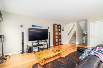 601 Larson Dr in Danbury, CT - Building Photo - Building Photo