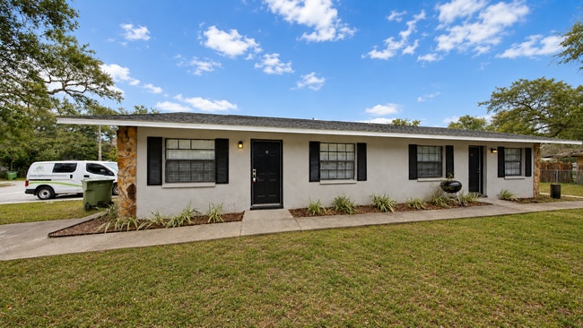 property at 923 E Poinsettia Ave