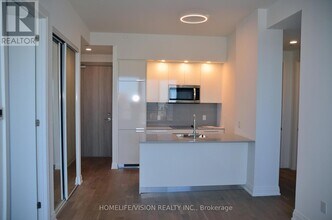 75 Canterbury Pl in Toronto, ON - Building Photo - Building Photo