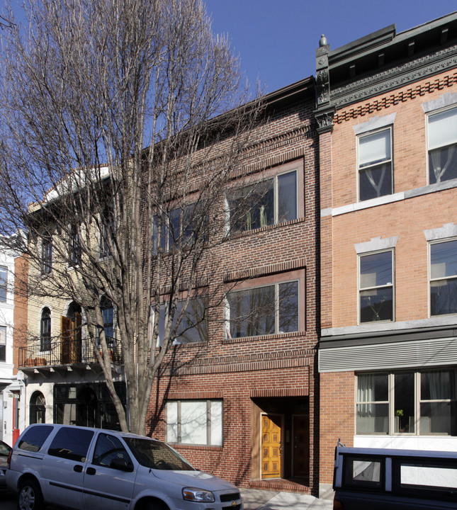 629-631 Bainbridge St in Philadelphia, PA - Building Photo