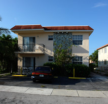 558 SW 10th St Apartments