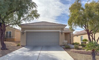 2823 Sapphire Desert Dr in Henderson, NV - Building Photo