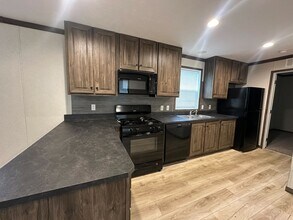 76 E U.S. Hwy 6 in Valparaiso, IN - Building Photo - Building Photo