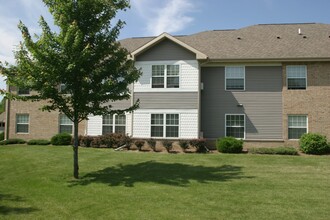 Yellow Creek Glen Apartments in Freeport, IL - Building Photo - Building Photo