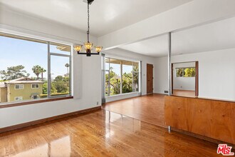 1606 Benton Wy in Los Angeles, CA - Building Photo - Building Photo