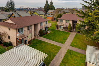 Pershing Rise Apartments in Mt Angel, OR - Foto de edificio - Building Photo