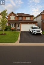 302 Edgemoore Crescent in Ottawa, ON - Building Photo - Building Photo