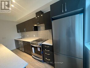 1095 Douglas McCurdy Cmn in Mississauga, ON - Building Photo - Building Photo