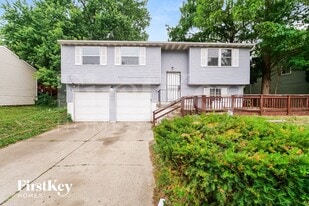 10322 Woodhaven Cir in Indianapolis, IN - Building Photo