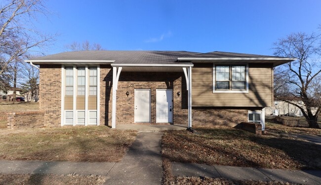 property at 1304 Essex Ct