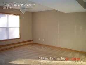1914 S Arrowhead Ct in Independence, MO - Building Photo - Building Photo
