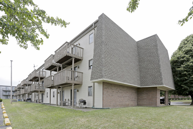 Stones Crossing Apartments in Decatur, IL - Foto de edificio - Building Photo