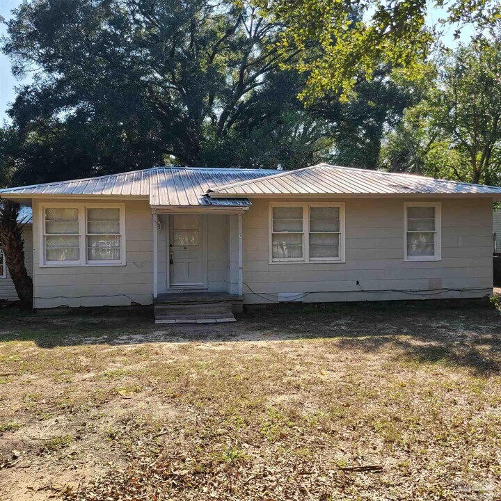 125 Rue Max St in Pensacola, FL - Building Photo
