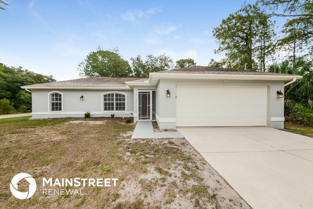 5094 Burnside St in North Port, FL - Building Photo