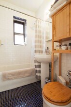 135 W 16th St in New York, NY - Building Photo - Building Photo