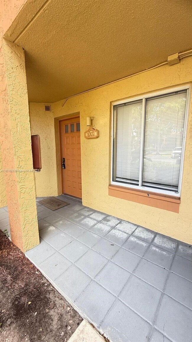 1002 Coral Club Dr in Coral Springs, FL - Building Photo - Building Photo