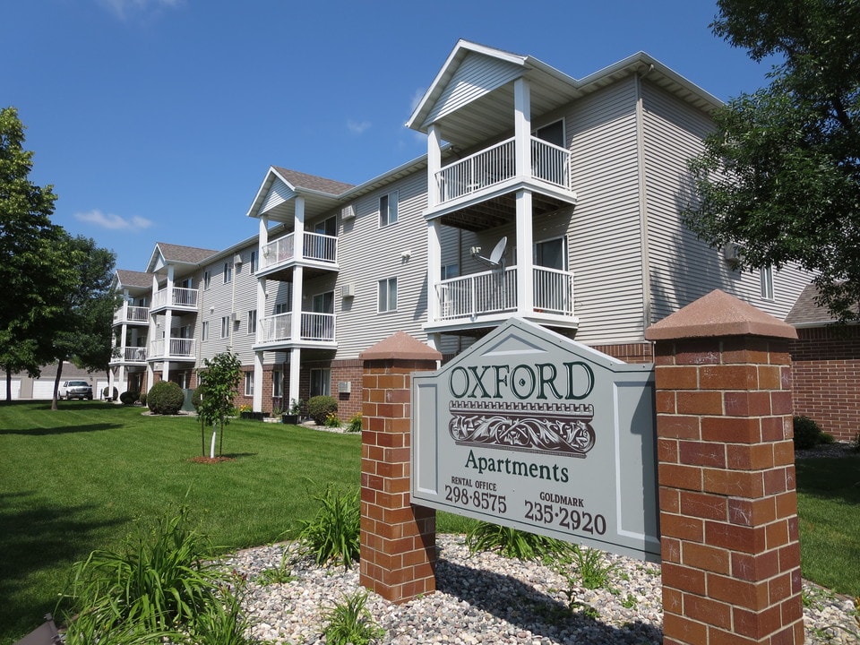 Oxford in Fargo, ND - Building Photo