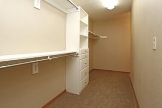 Park Plaza Apartments in St. Cloud, MN - Foto de edificio - Interior Photo