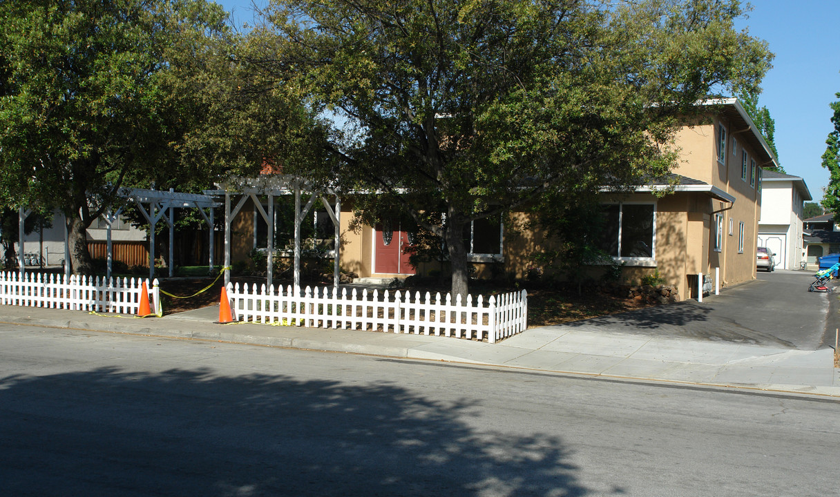 551 Grand Fir Ave in Sunnyvale, CA - Foto de edificio