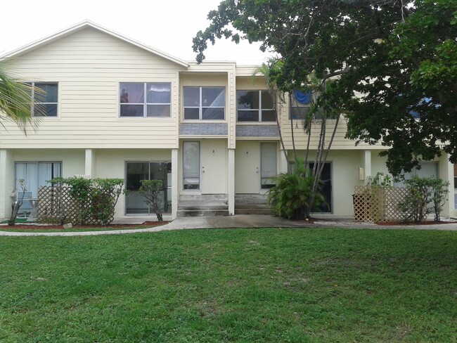 3105 NW 5th Ter, Unit Terrace View Apartments