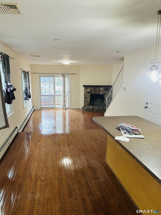 82 Sunrise Ave in Fairfield, CT - Building Photo - Building Photo