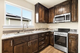 7857 Houston Lp in Medford, OR - Building Photo - Building Photo