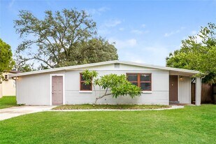 2326 E 111th Ave in Tampa, FL - Building Photo