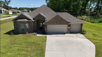 17 Rd 6615 in Mont Belvieu, TX - Building Photo